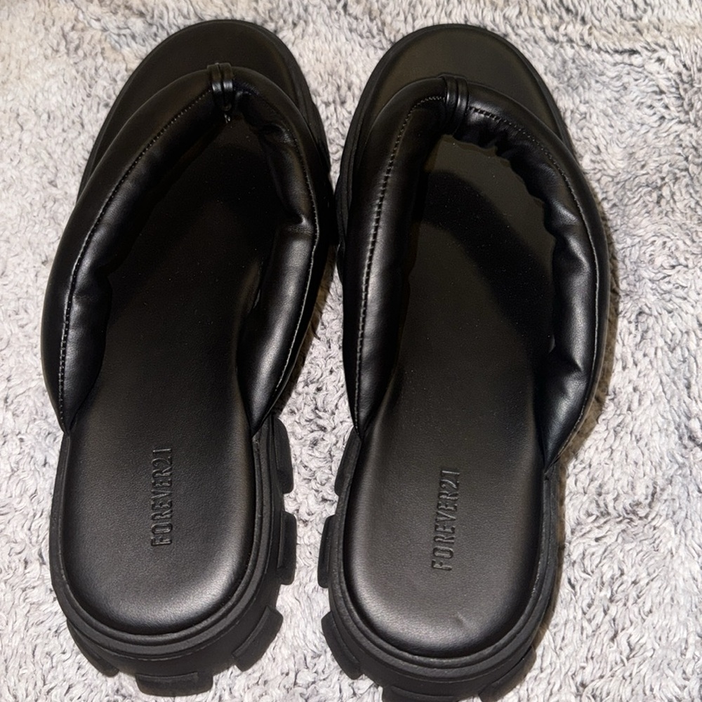 Forever 21 ~ Padded Thong Toe Platform Sandals - Picture 5 of 6